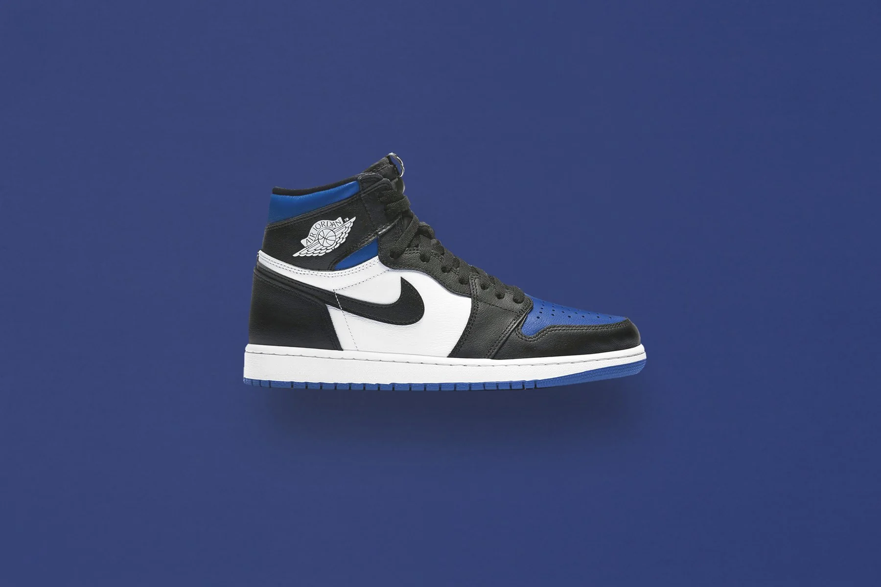 Air Jordan 1 Retro High OG - Black/White/Game Royal - Image 2