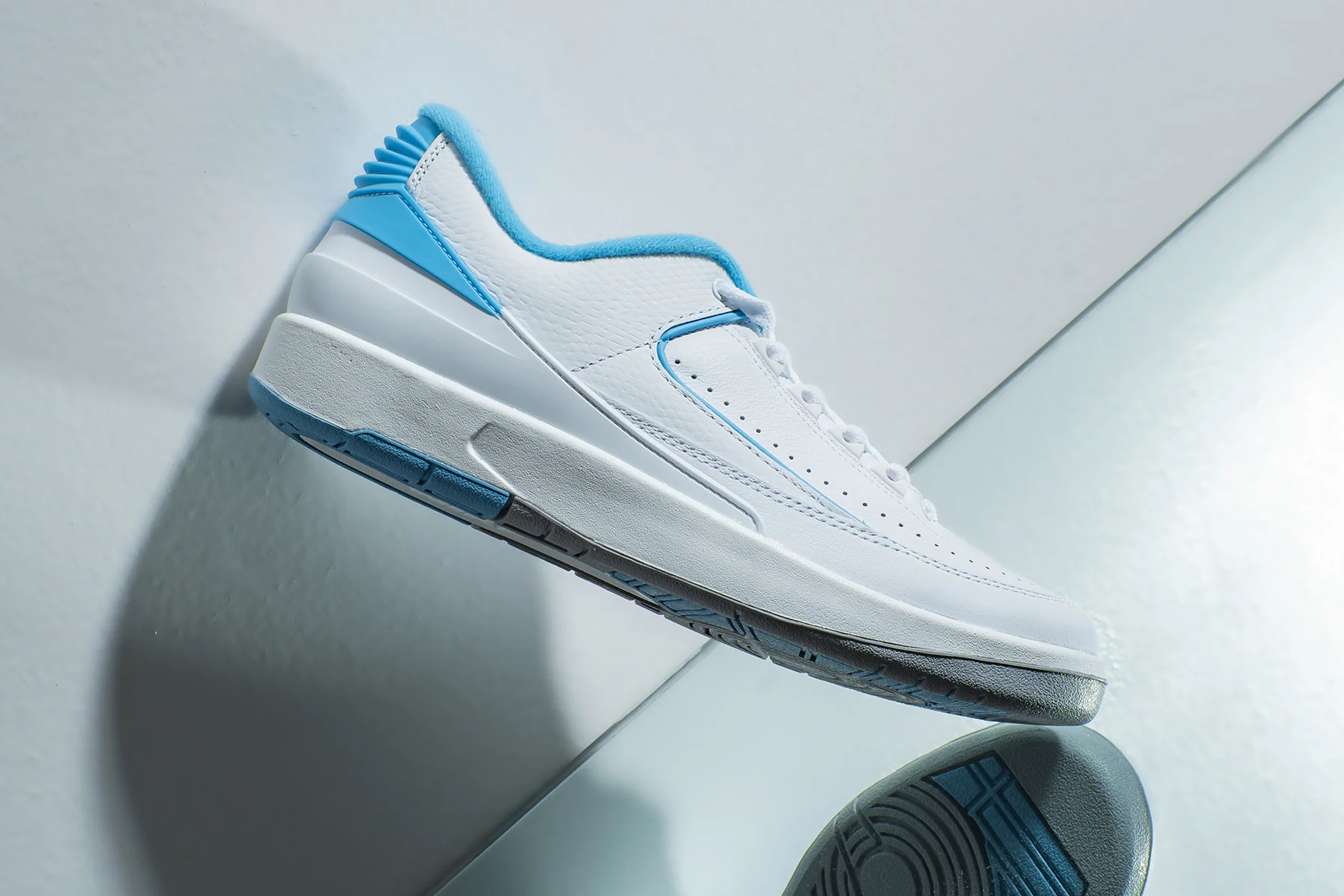 Air Jordan 2 Retro Low - White/University Blue/Cement Grey - Image 5