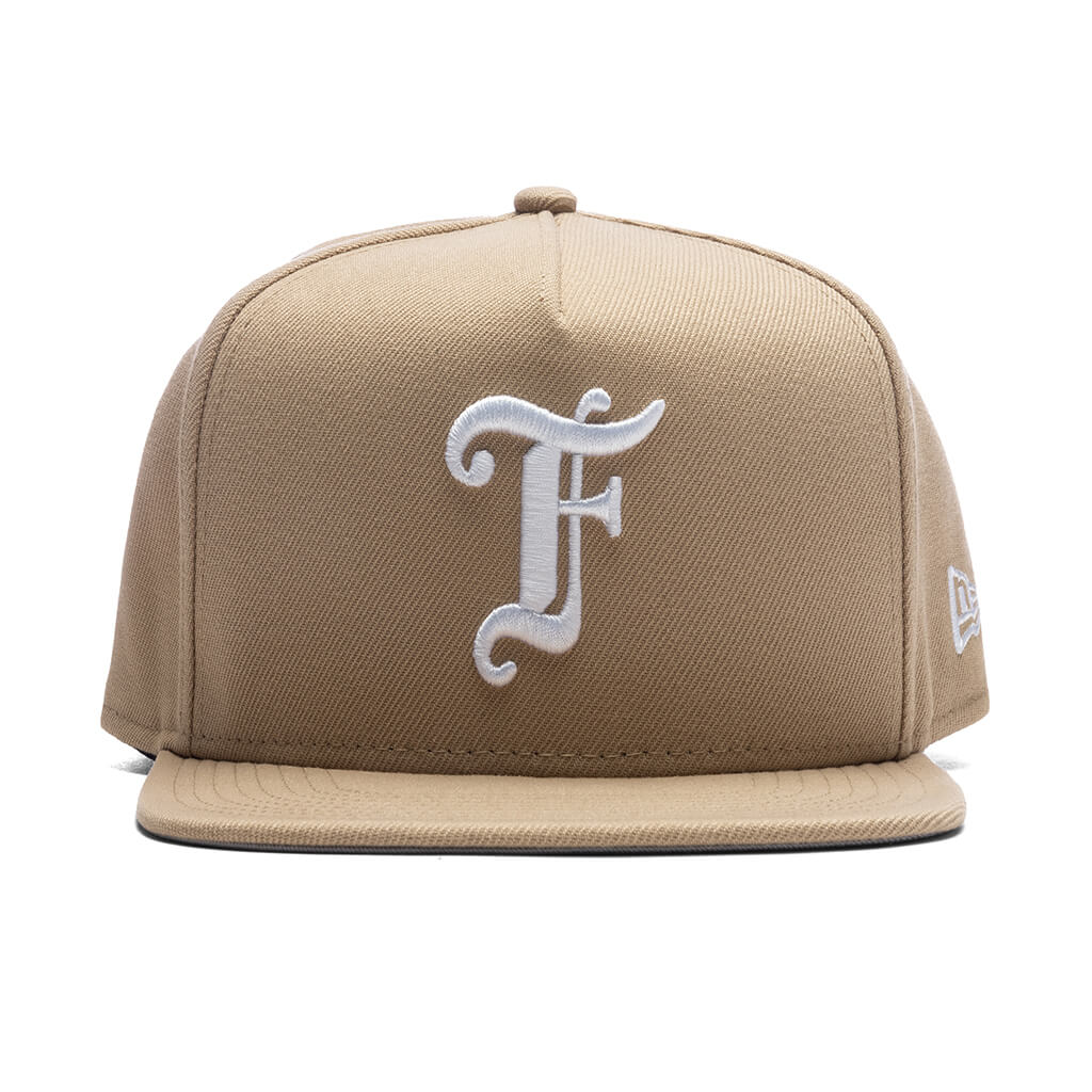 FEATURE x New Era 9Fifty A-Frame Old English F Snapback - Camel