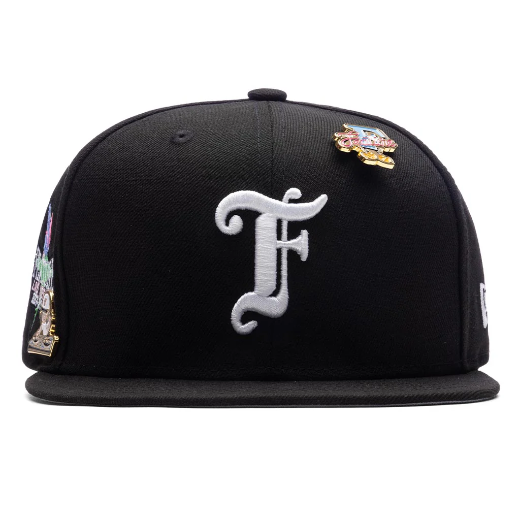 Feature x New Era Old English Plaza Fitted - Black/Pink Glow