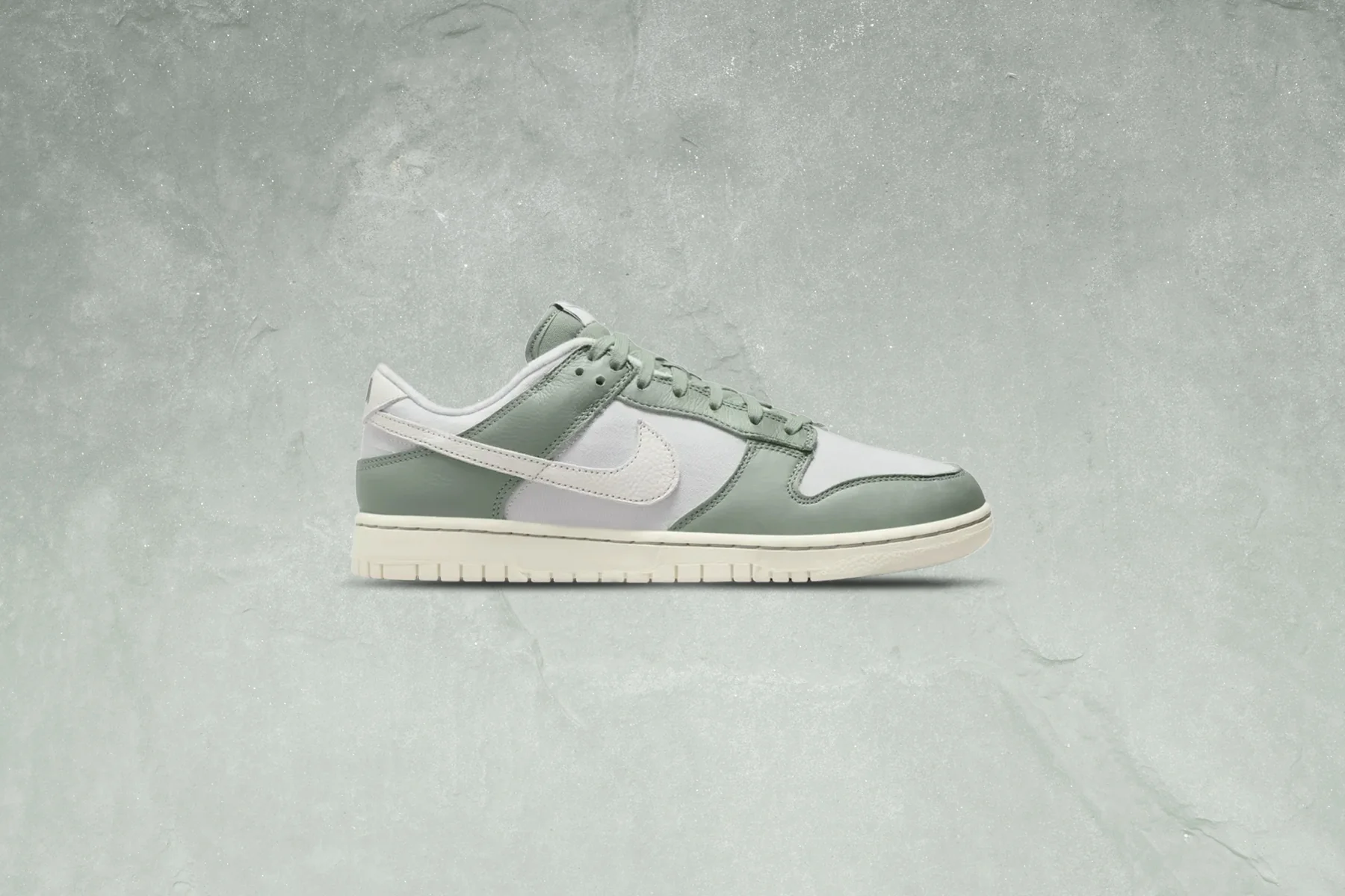 Dunk Low Retro PRM - Mica Green/Sail/Photon Dust - Image 5