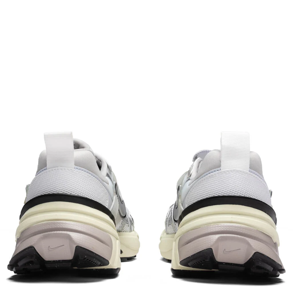 V2K Run - Summit White/Metallic Silver - Image 4