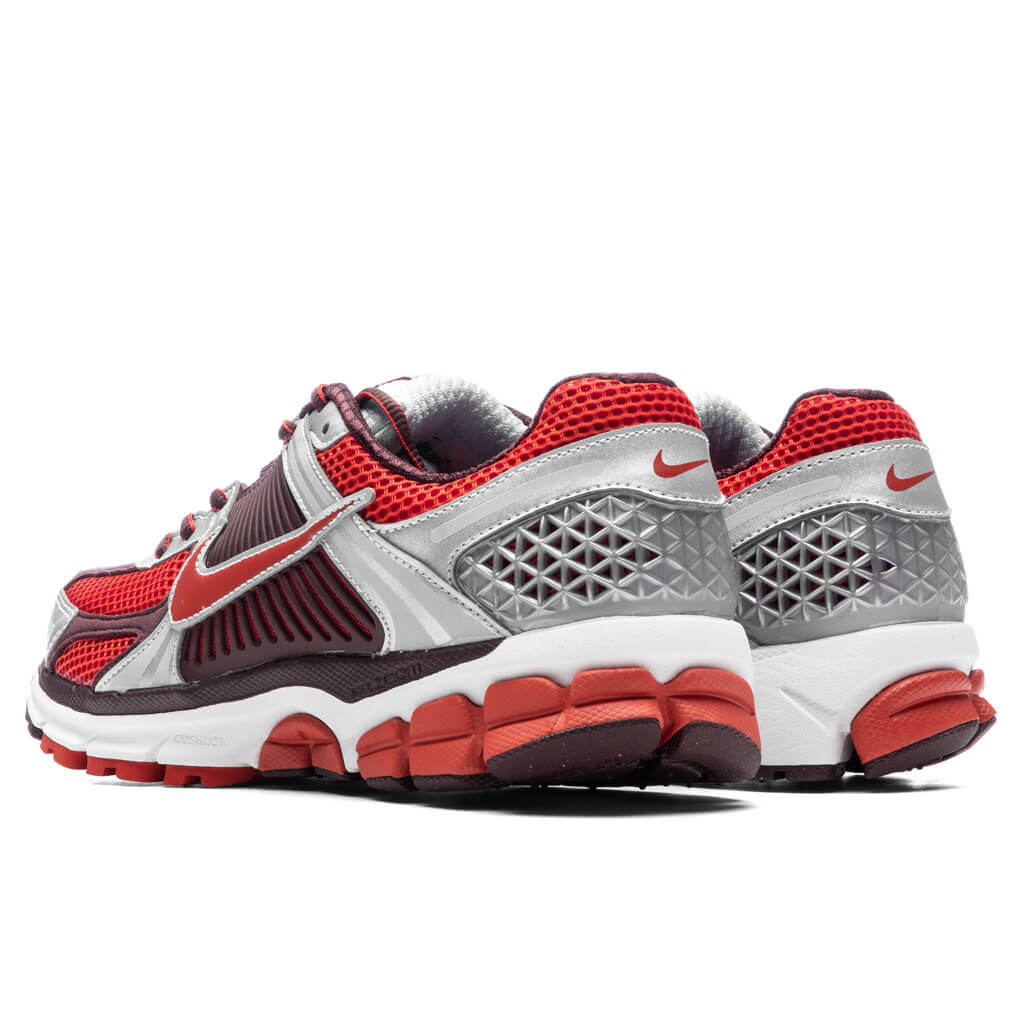 Women's Zoom Vomero 5 - Mystic Red/Mystic Red/Metallic Platinum - Image 3