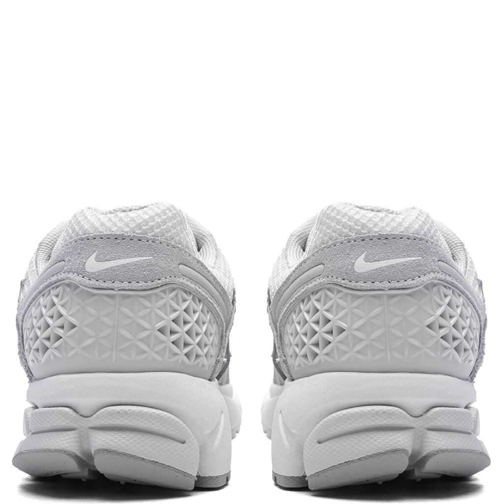 Women's Zoom Vomero 5 - Pure Platinum/Summit White/Platinum Tint - Image 4