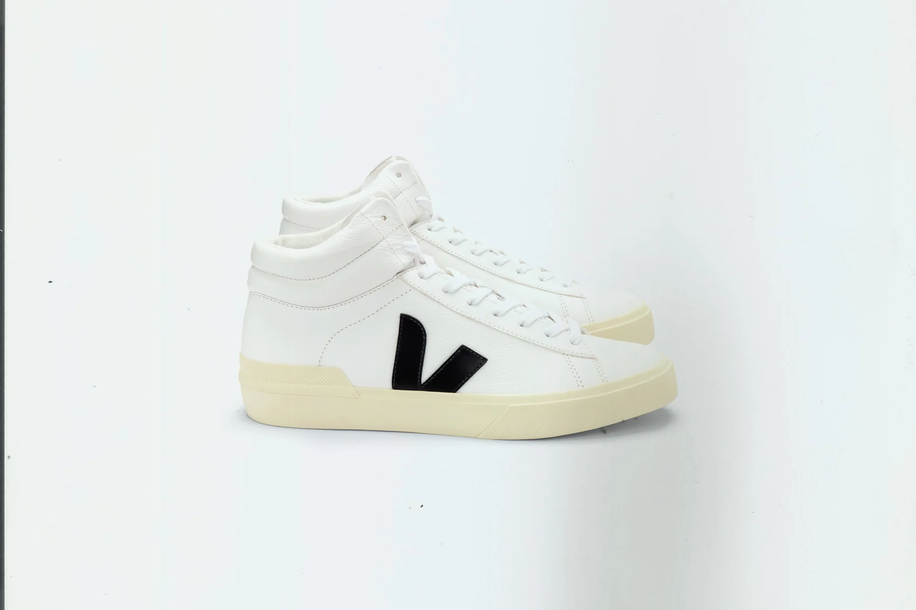 Minotaur ChromeFree - Extra White/Black - Image 2