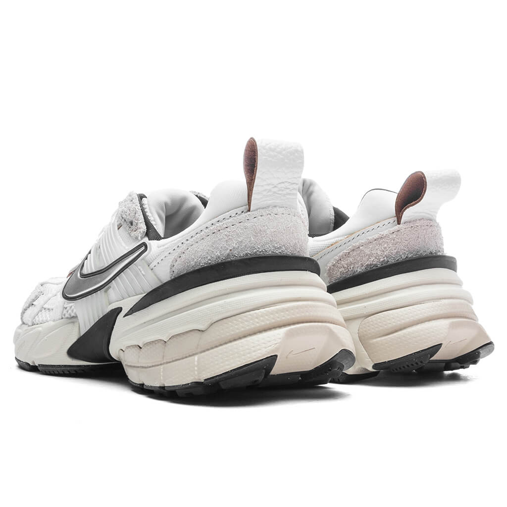 Women's V2K Run - Summit White/Chrome/White/Light Orewood Brown - Image 3