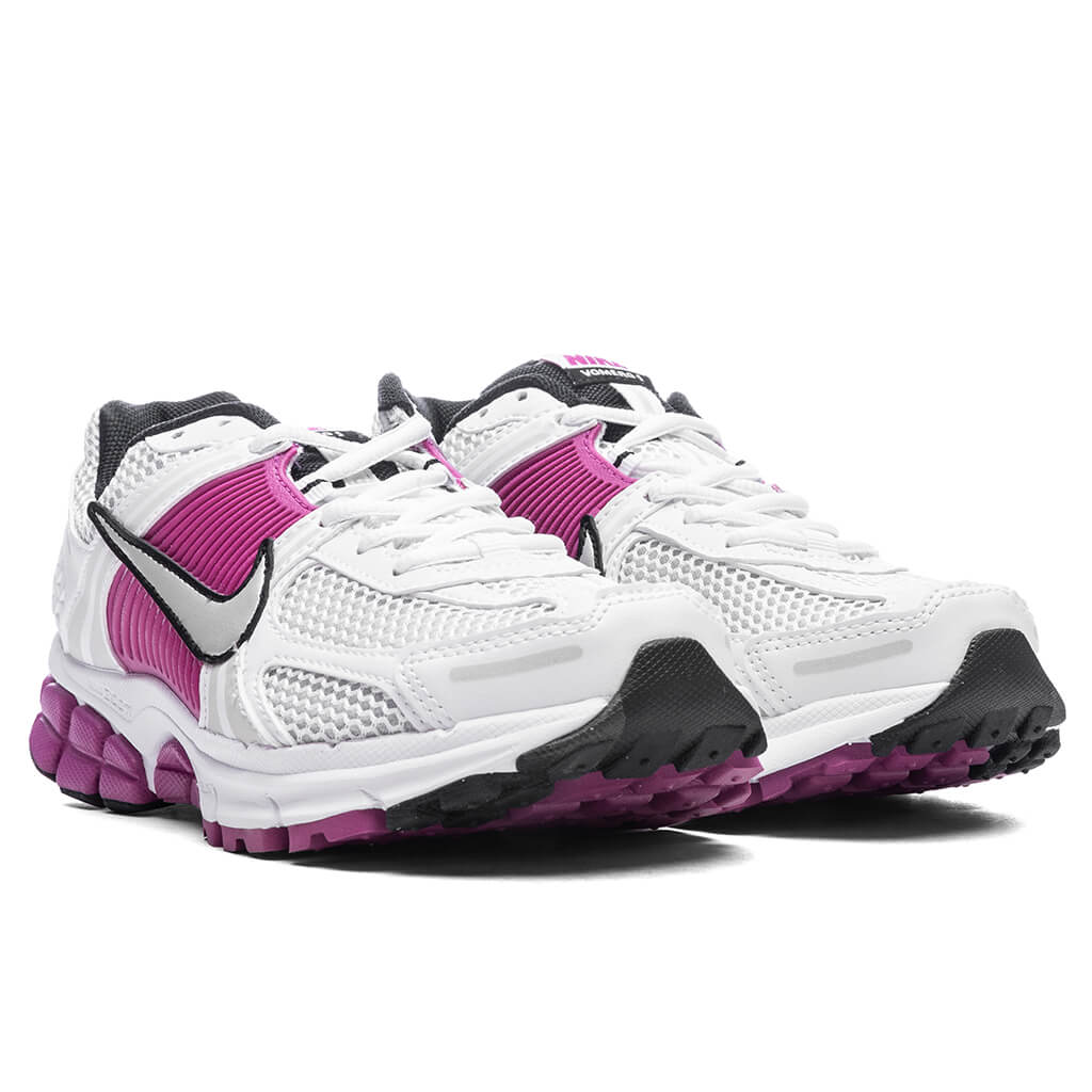 Women's Zoom Vomero 5 - Phantom/Metallic Platinum/Light Iron Ore - Image 2